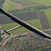 Avión Solar Impulse inicia su primer vuelo internacional