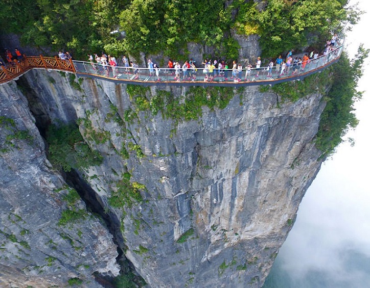 glass-bridge-zhangjiajie-national-forest-park fig.2