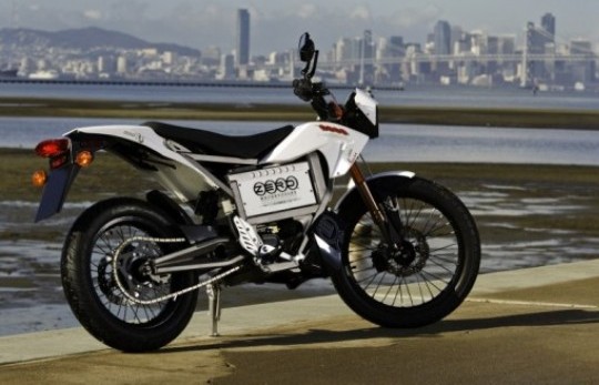 Zero muestra su nueva moto electrica SR/R, más autonomía y 